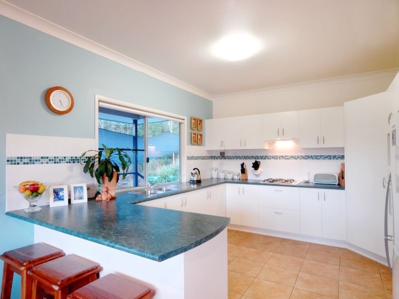 24 Pringle Road, Cannonvale QLD 4802