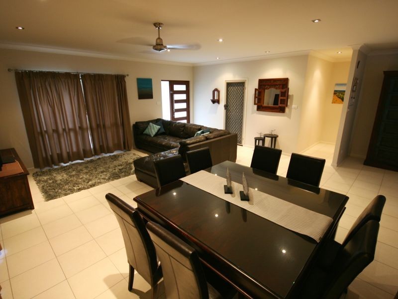 33 Valley Drive, Cannonvale QLD 4802