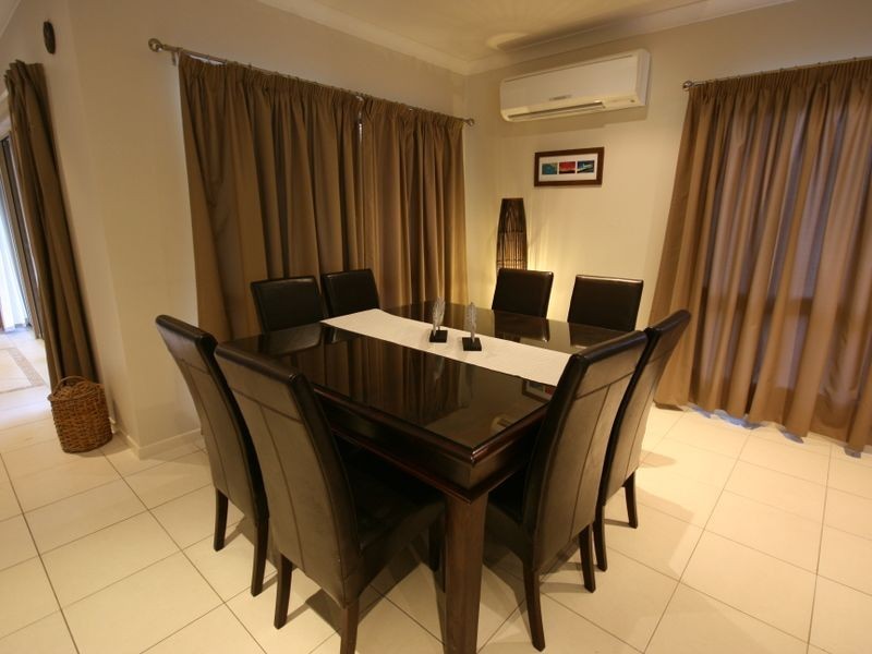 33 Valley Drive, Cannonvale QLD 4802