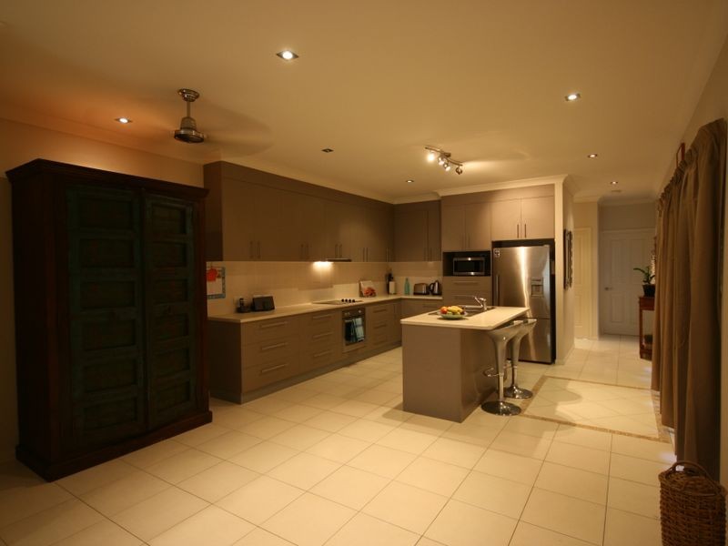 33 Valley Drive, Cannonvale QLD 4802