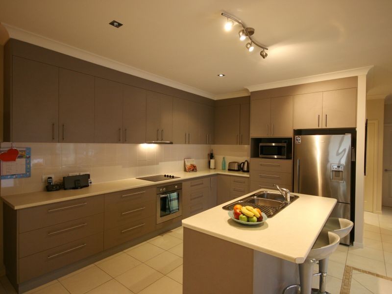 33 Valley Drive, Cannonvale QLD 4802
