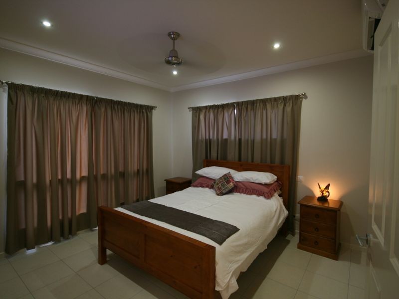 33 Valley Drive, Cannonvale QLD 4802