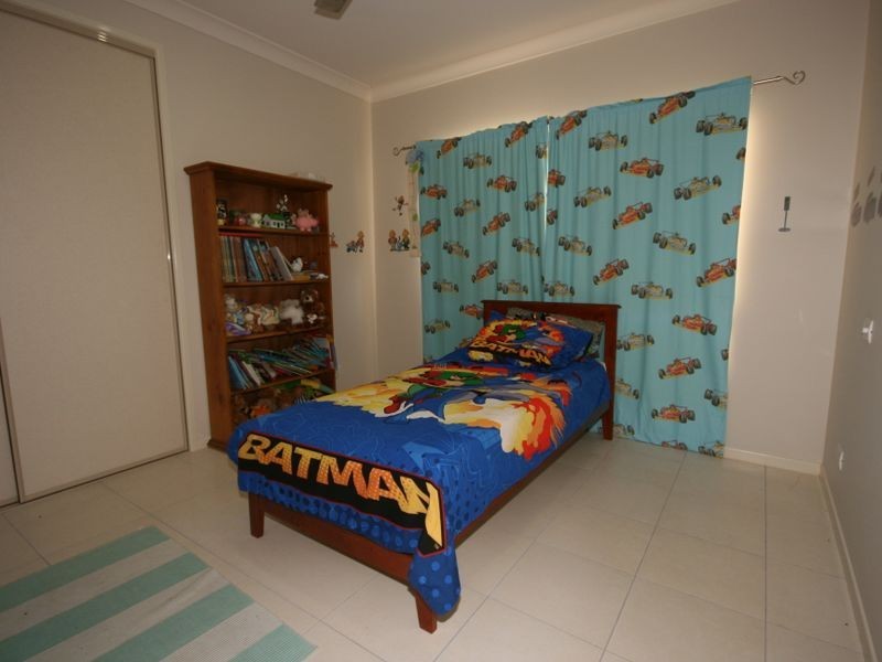 33 Valley Drive, Cannonvale QLD 4802