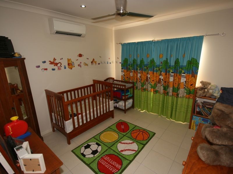 33 Valley Drive, Cannonvale QLD 4802