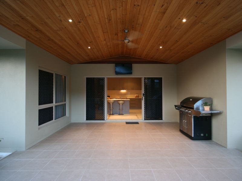 33 Valley Drive, Cannonvale QLD 4802