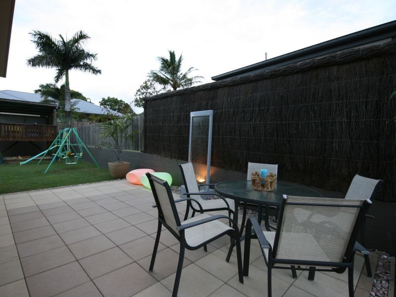 33 Valley Drive, Cannonvale QLD 4802