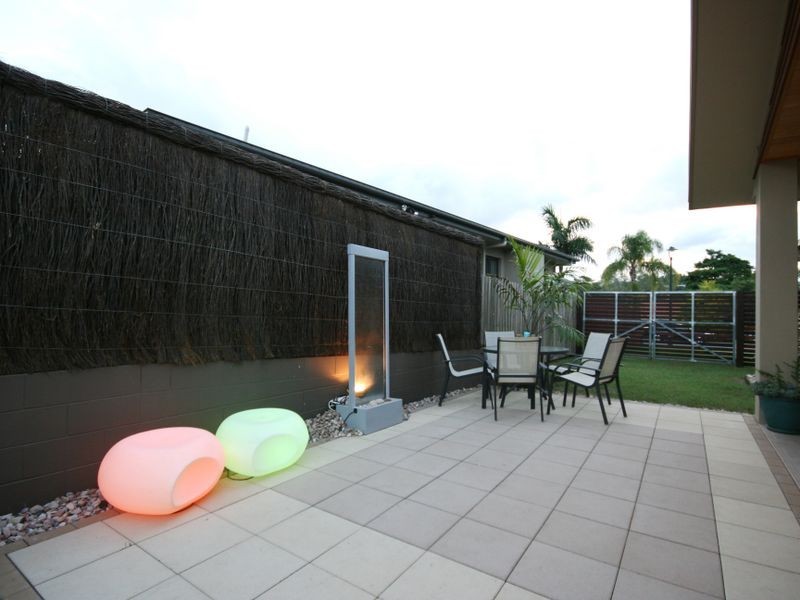 33 Valley Drive, Cannonvale QLD 4802