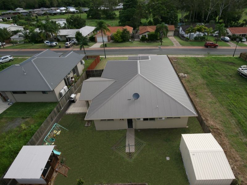 33 Valley Drive, Cannonvale QLD 4802