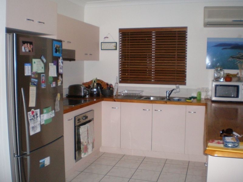 2b Deloraine Close, Cannonvale QLD 4802