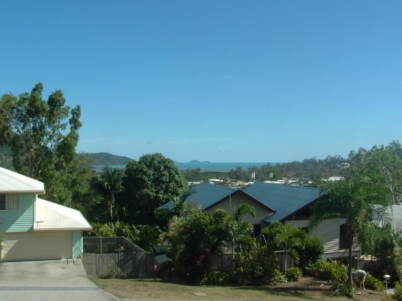 2 Daydream Court, Cannonvale QLD 4802