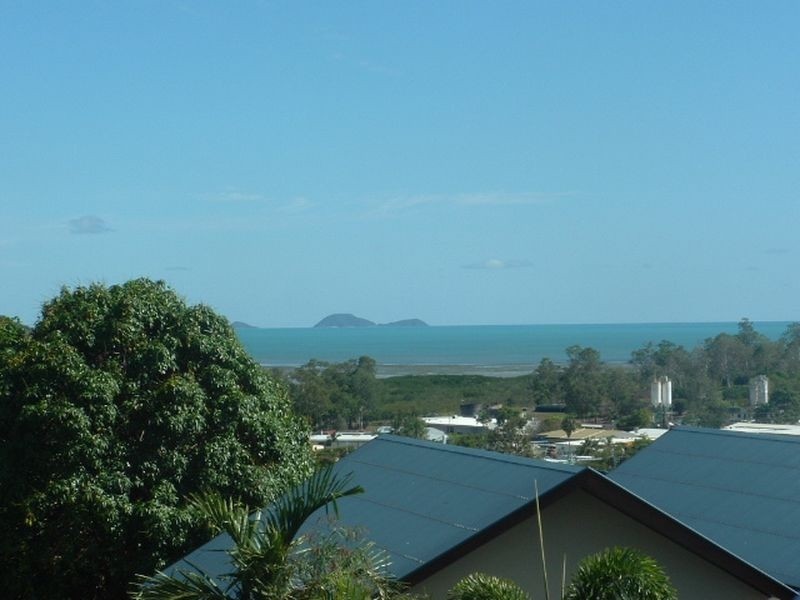 2 Daydream Court, Cannonvale QLD 4802