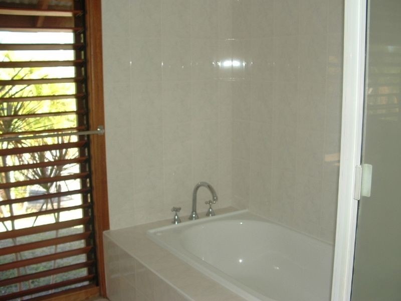2 Daydream Court, Cannonvale QLD 4802