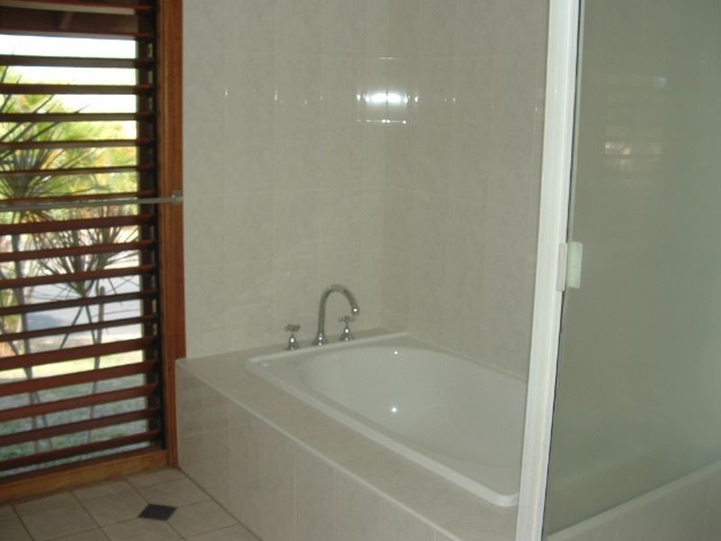 2 Daydream Court, Cannonvale QLD 4802