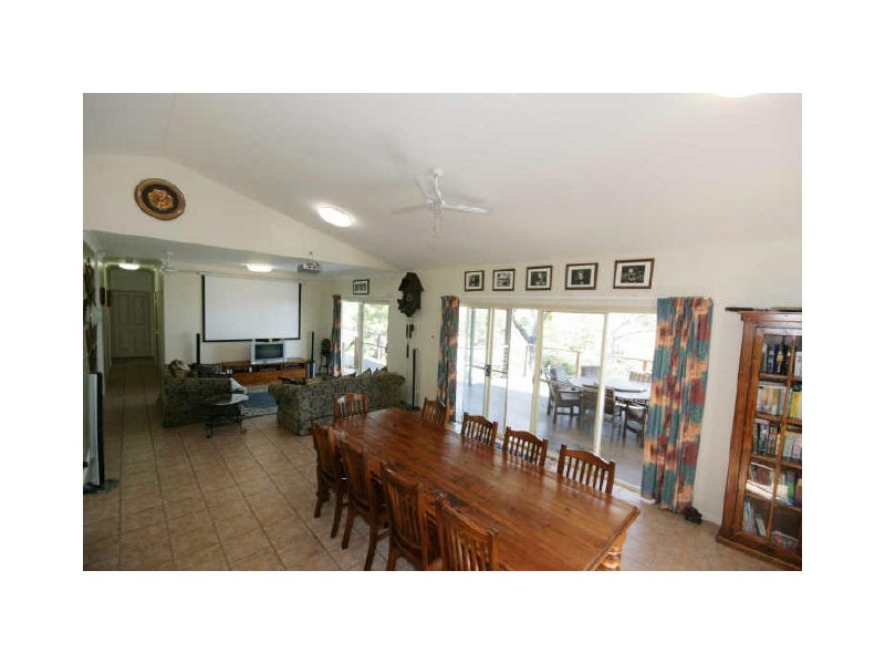 8 William Close, Cannonvale QLD 4802