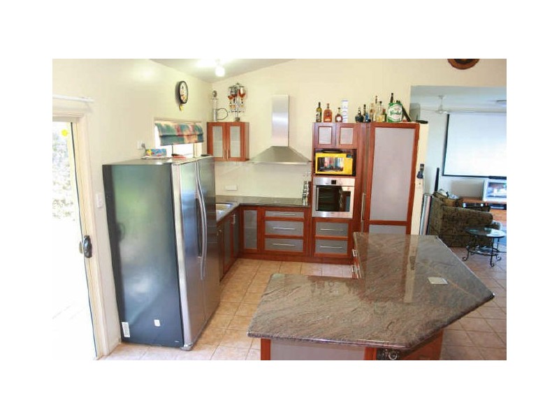 8 William Close, Cannonvale QLD 4802