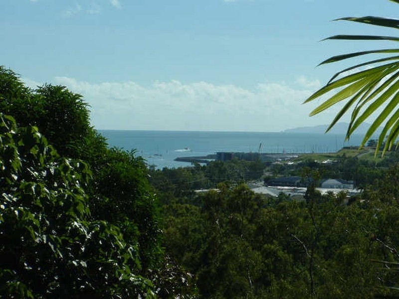 35 Parkwood Terrace, Cannonvale QLD 4802