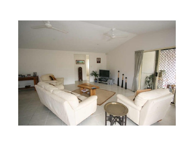 23 Valley Drive, Cannonvale QLD 4802