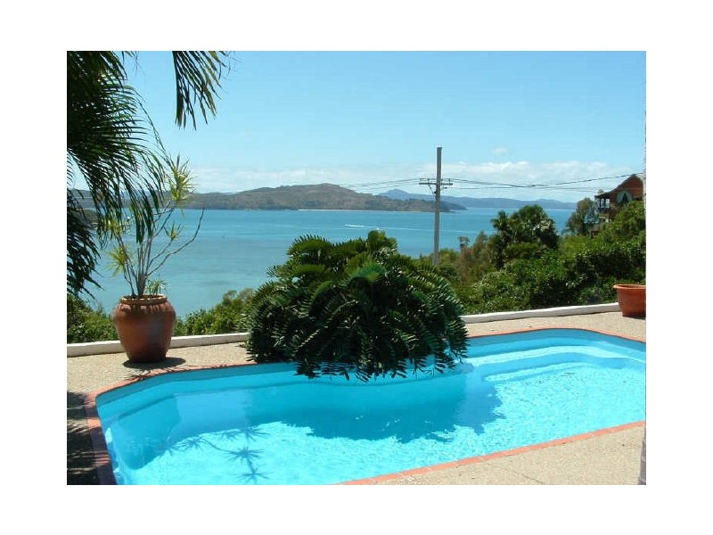 10 Passage Avenue, Shute Harbour QLD 4802