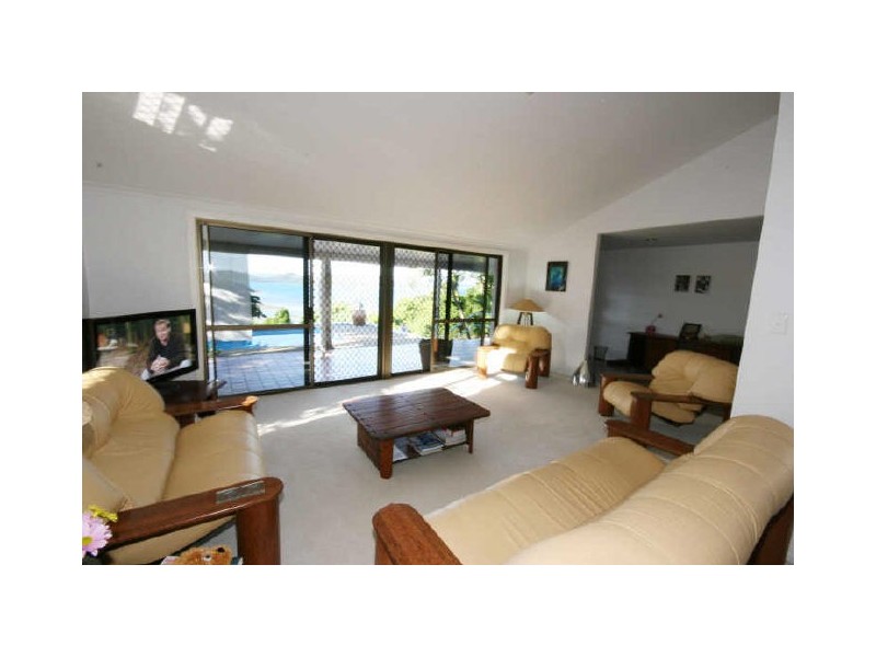 10 Passage Avenue, Shute Harbour QLD 4802