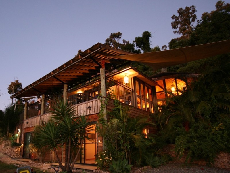 42 Ridge View Road, Cannonvale QLD 4802