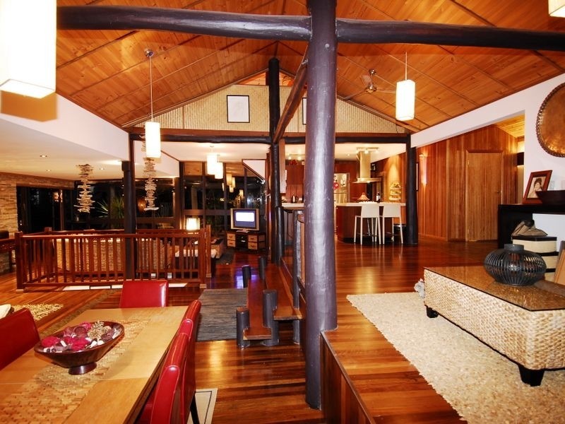 42 Ridge View Road, Cannonvale QLD 4802