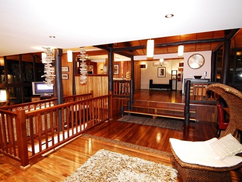 42 Ridge View Road, Cannonvale QLD 4802