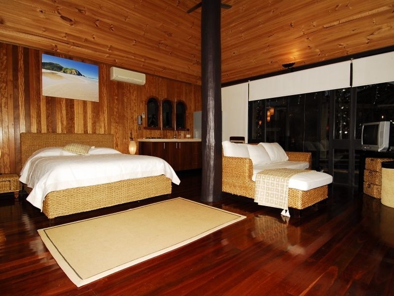 42 Ridge View Road, Cannonvale QLD 4802