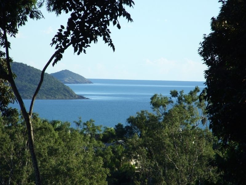 42 Ridge View Road, Cannonvale QLD 4802