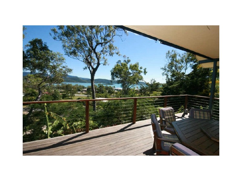 8 William Close, Cannonvale QLD 4802