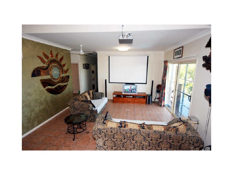 8 William Close, Cannonvale QLD 4802