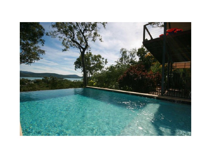 8 William Close, Cannonvale QLD 4802