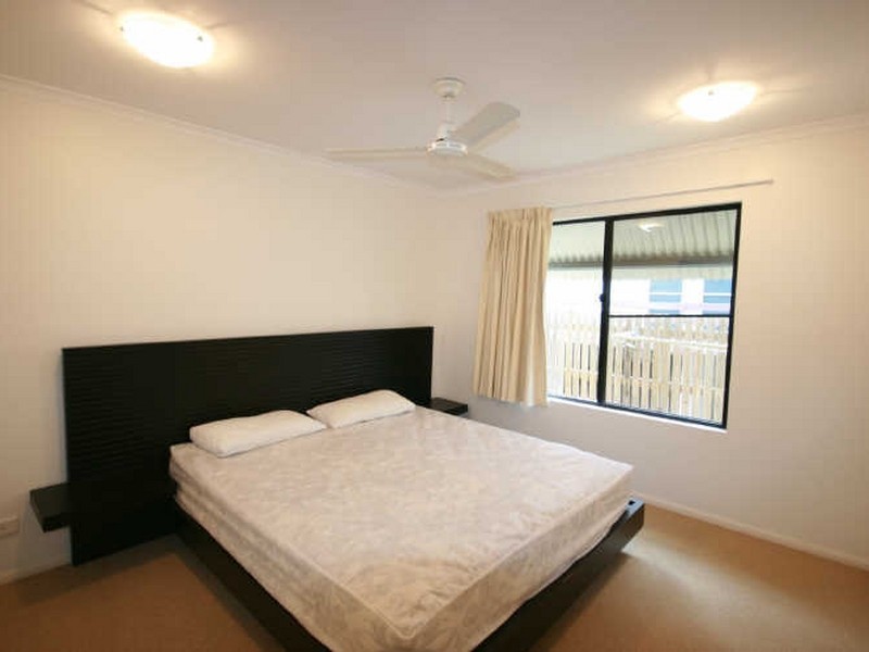 16/16 Beach Road, Cannonvale QLD 4802