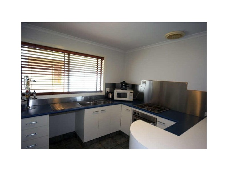 27 Manooka Drive, Cannonvale QLD 4802