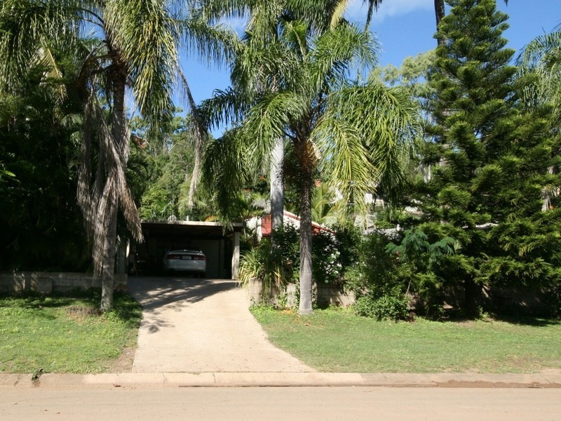 11 Iluka Street, Cannonvale QLD 4802