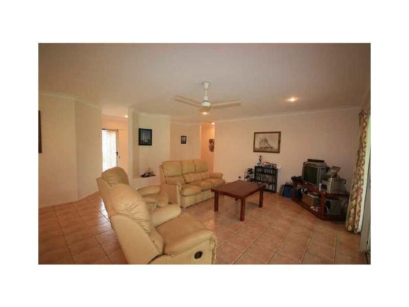 42 Valley Drive, Cannonvale QLD 4802