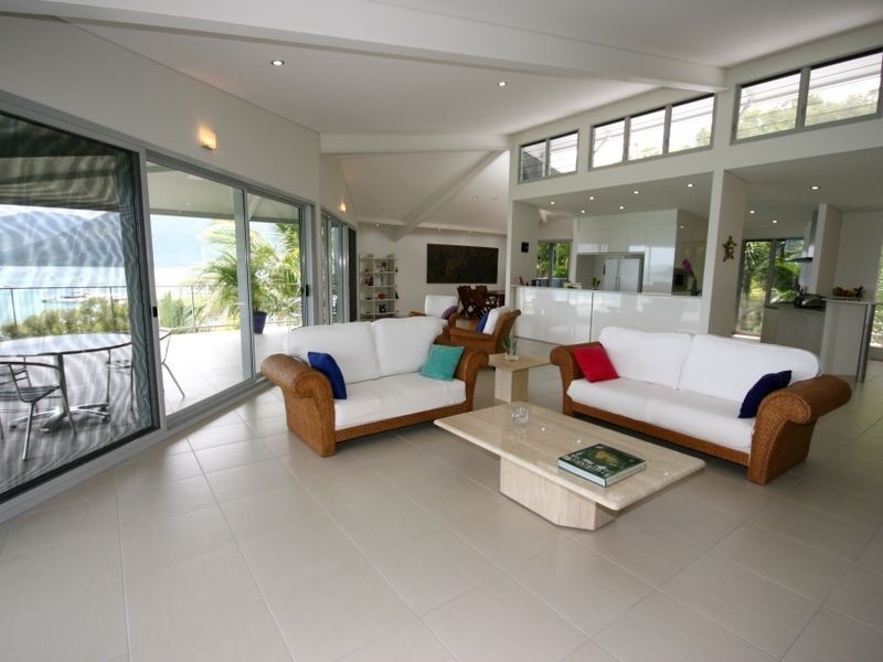 12 Bay Terrace, Shute Harbour QLD 4802