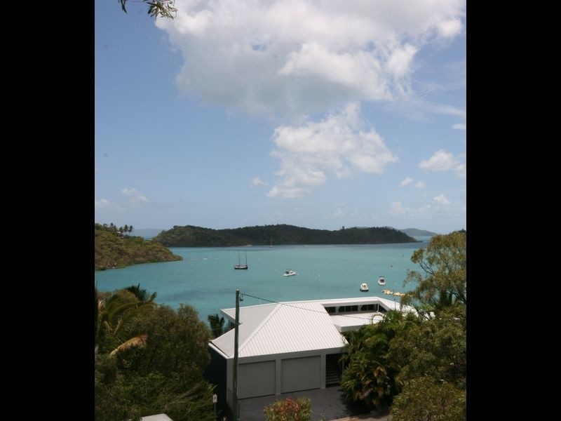 12 Bay Terrace, Shute Harbour QLD 4802
