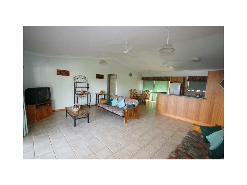 6 William Close, Cannonvale QLD 4802