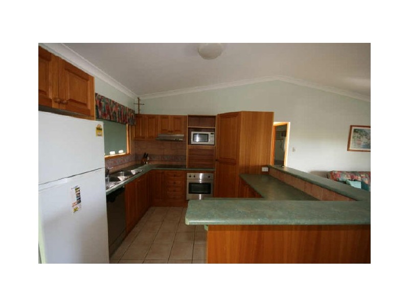 6 William Close, Cannonvale QLD 4802