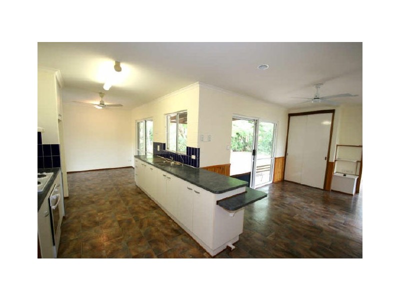 4 Jones Road, Cannonvale QLD 4802