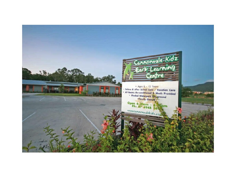 11 Henderson Street, Cannonvale QLD 4802