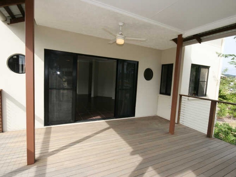 1/14 Altmann Avenue, Cannonvale QLD 4802