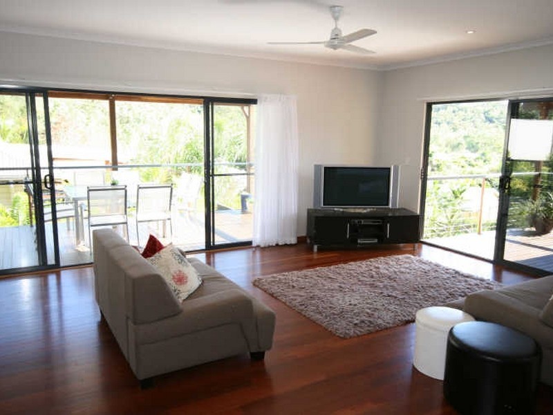 1/7 Border Drive, Cannonvale QLD 4802