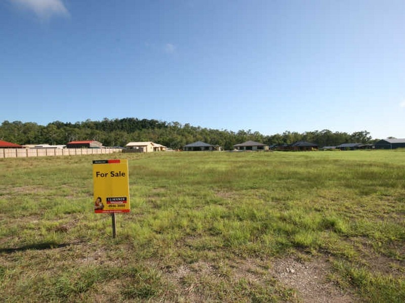 11 Henderson Street, Cannonvale QLD 4802