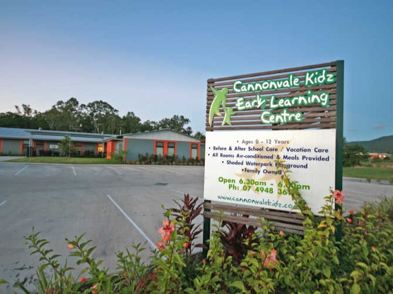 11 Henderson Street, Cannonvale QLD 4802
