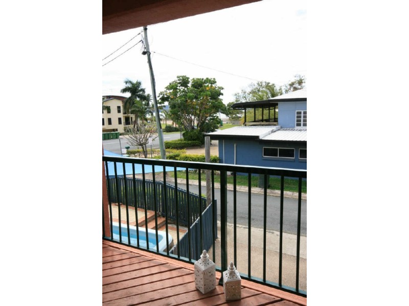 1/3 Beach Road, Cannonvale QLD 4802