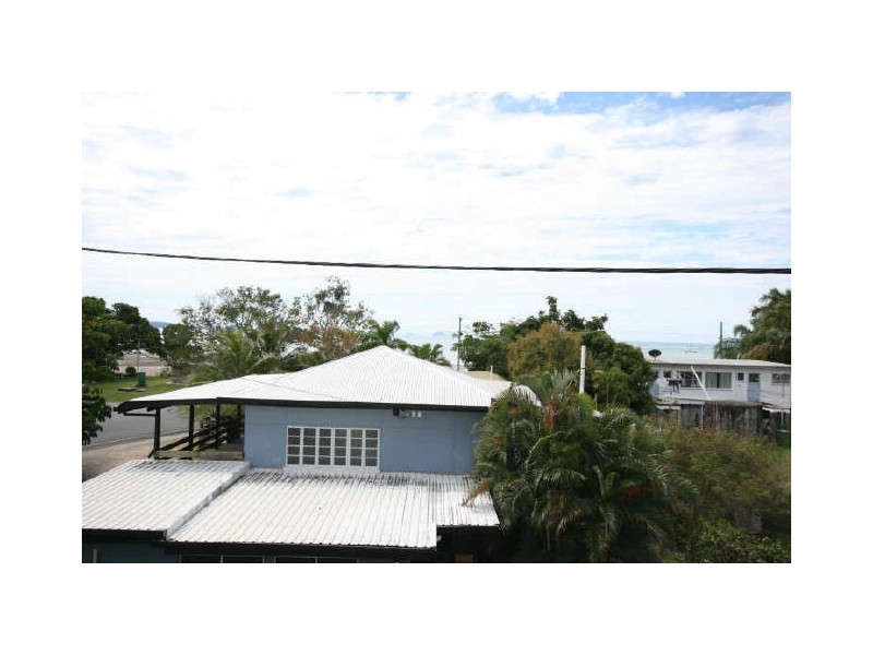 1/3 Beach Road, Cannonvale QLD 4802