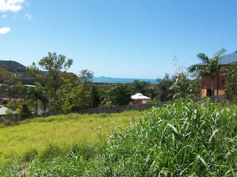 12 Whitehaven Crescent, Cannonvale QLD 4802