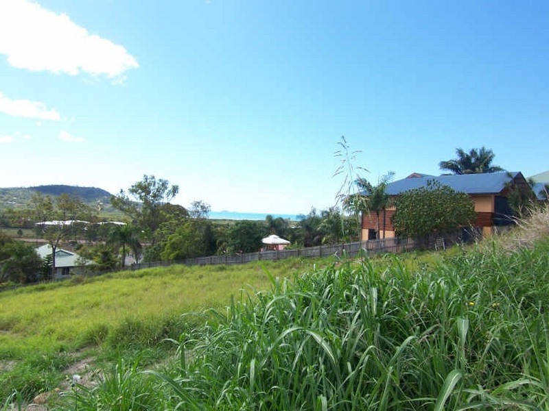 12 Whitehaven Crescent, Cannonvale QLD 4802