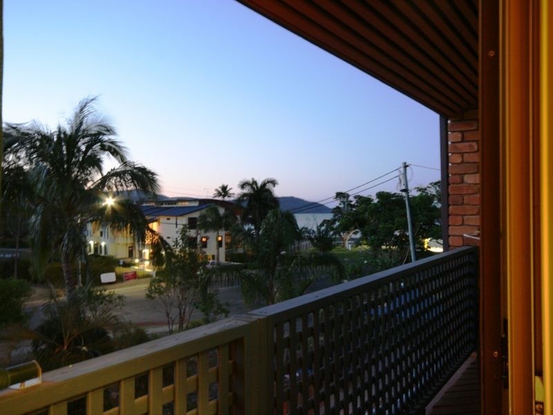 3/3 Beach Road, Cannonvale QLD 4802